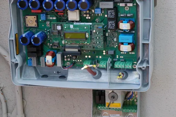 Solar inverter unit